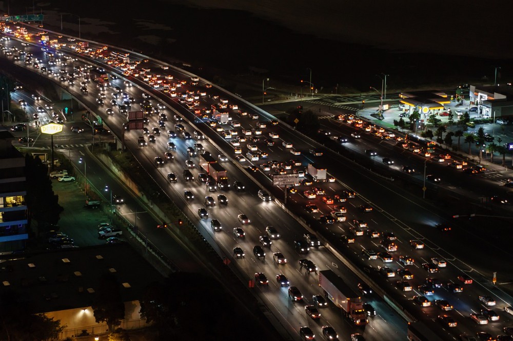traffic-jam-1703575_1280.jpg